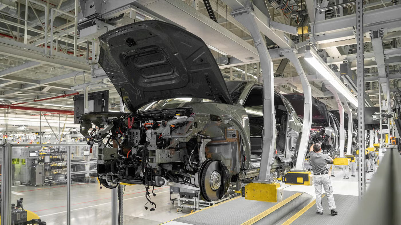 Porsche spúšťa výrobu elektrického Cayenne